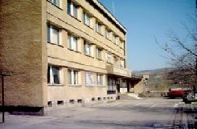 Жена намира приятеля си със счупена челюст