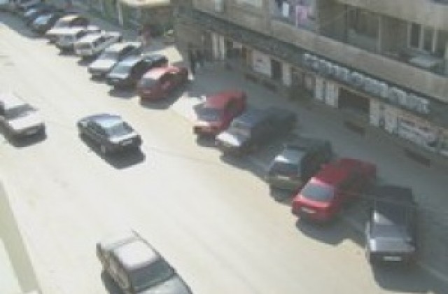 Крадат БМВ пред търговския обект на собственика