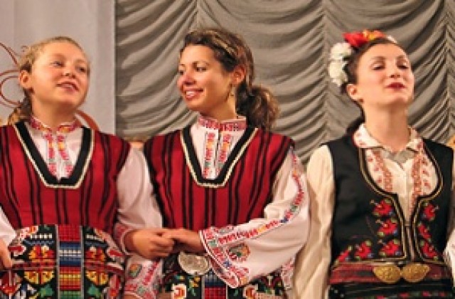 С песните на Стоян Радев