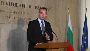 Закриваме посолства заради липса на пари