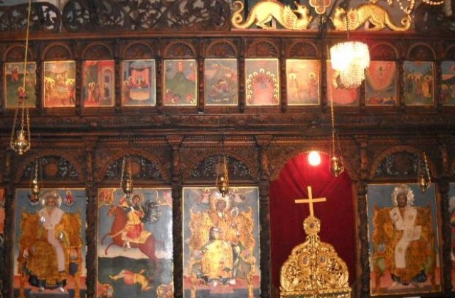 Набират средства за освежаване на стенописите в „Св. Димитър