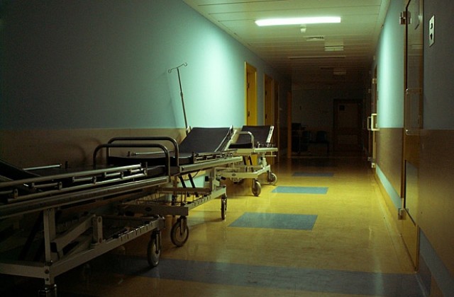 Пациентите на болницата в Харманли останаха без храна