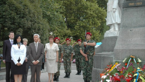 Почетоха Съединението с венци и цветя
