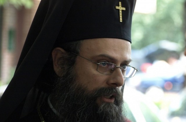 Митрополит Николай връчи ордени за анти-гей политика