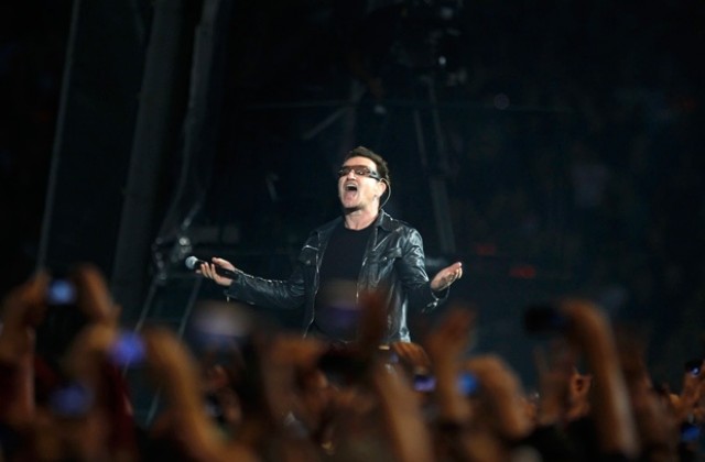 U2 зарадваха десетки хиляди с концерт в Истанбул