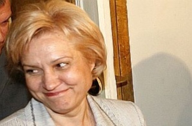 Менда Стоянова: Трябва да се помисли за минимална работна заплата по браншове