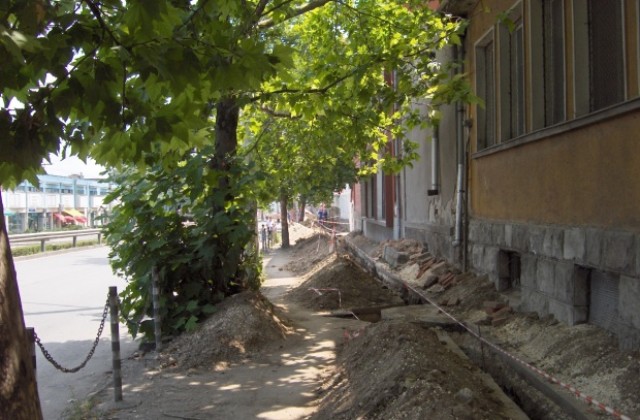 Закърпват дупките в кварталите