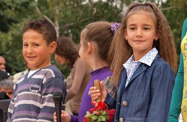 Подават документи за помощи за първолаци