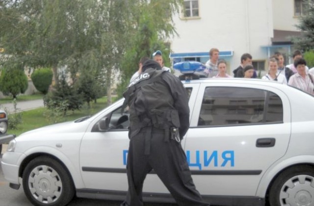 Хванаха санданчани, крали ток