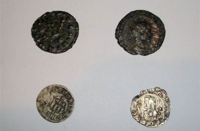 Откриха 14 антични монети на тавана на арестуван смолянчанин