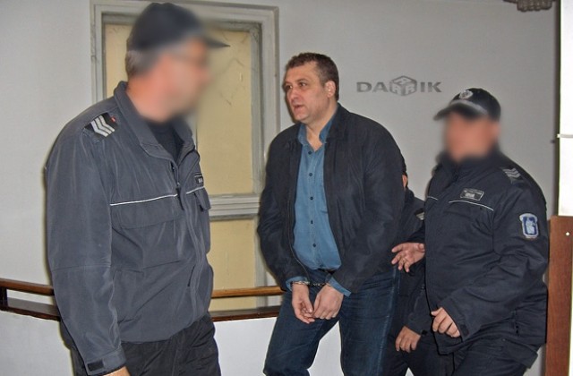Йордан Тонов и трима от групата му остават в ареста
