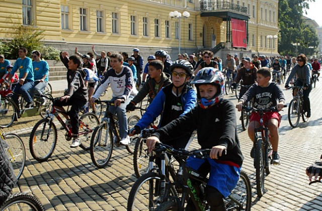 Международна колоездачна обиколка променя движението в София
