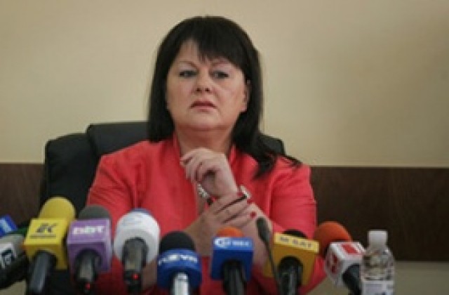 Заключиха двама инспектори по труда в баничарница