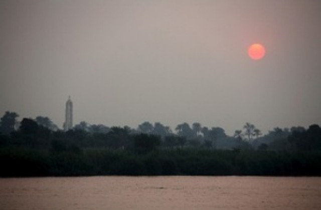 Около 100 тона бензин се разляха в река Нил от кораб