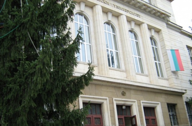 Медицински университет Плевен стартира учебната година с официална церемония и протест