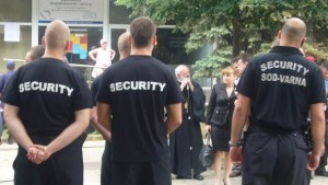 Необходимо е постоянство когато охраняваш политик