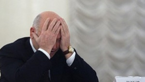 Непотопяемият кмет на Москва удържа фронта но столът му се