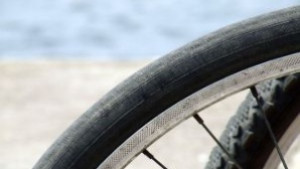 200 колоездачи финишират пред общината