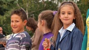 Подаряват книжки с приказки на 400 първолаци от Владиславово