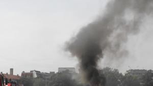 Огнеборци гасят пожар на Ларгото в Разград днес