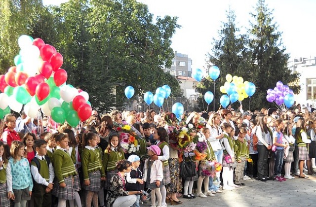 1650 първокласници тръгват на училище в Добричко