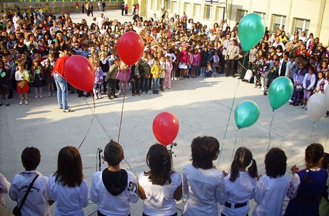 2780 деца от Пиринско за първи път прекрачиха училищния праг
