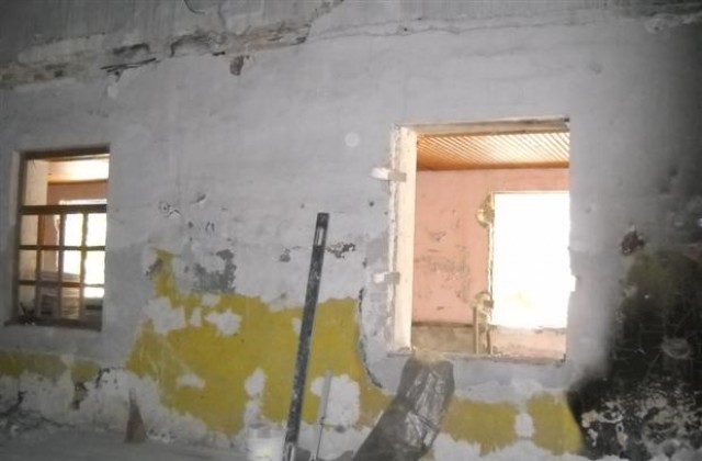 Започна ремонтът на зала Юнак