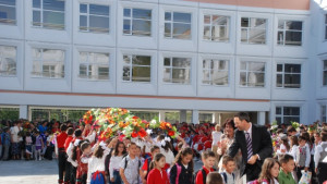 Кметът би звънеца за първия учебен ден