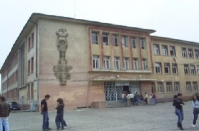 Земеделският министър дава Математическата на общината