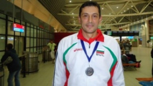 Любка Дебърлиева и Николай Желязков поемат сините жени и мъже