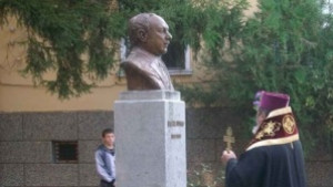 Откриха бюстпаметник на Атанас Буров в Горна Оряховица