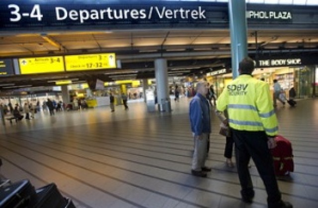 Арестуваха заподозрян терорист на летище в Амстердам