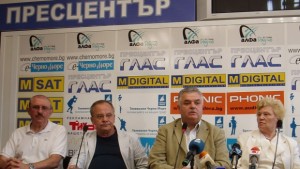 Eксдепутати и колеги защитават отстранения шеф на Терапията