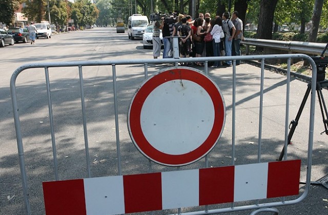 Забраняват влизането на превозни средства по част от бул. „Черни връх