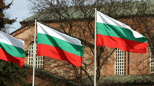 35 знамена начело на празничното шествие