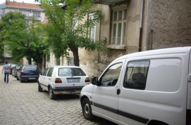 Въвеждат успоредно паркиране по бул. „Славянски