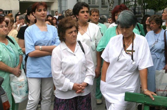 Медсестри готови да танцуват за пари, за да спасят болница от фалит
