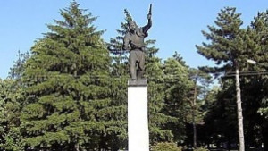 Две могили отбелязва Деня на независимостта