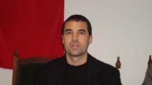 Младежи почистват Братската могила в Сливен