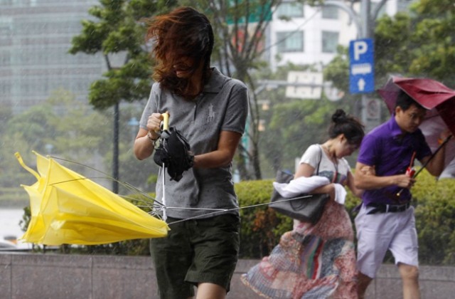 Тайфунът Фанапи взе 33 жертви в Южен Китай