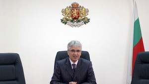 Шефът на КЗК остава на поста си