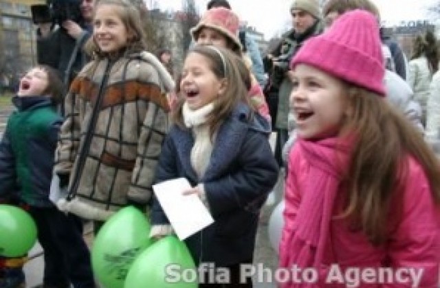 400 първолаци с безплатни билети за цирк