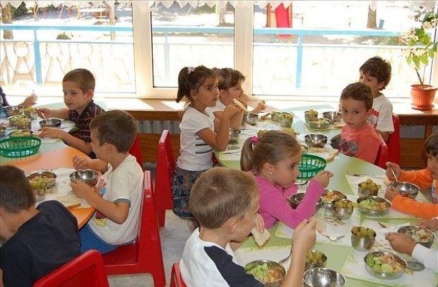 Бракуваха близо 30 кг негодни храни в детски заведения във Варненско