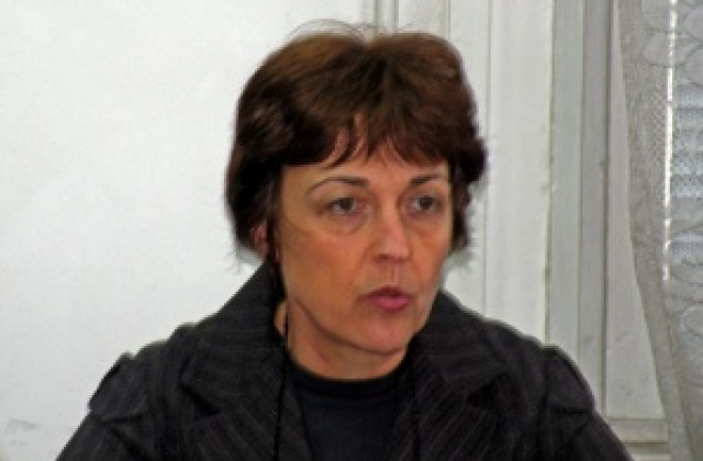 Безработицата продължава плавно да намалява