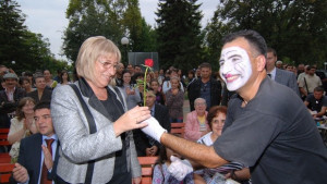 Цецка Цачева награждава математици в Димитровград