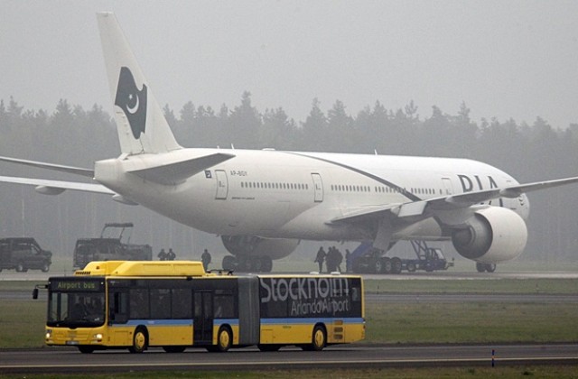 Пакистански самолет кацна аварийно в Швеция заради бомбена заплаха