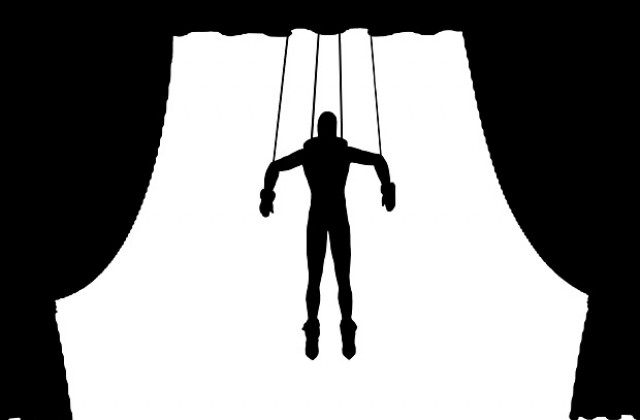 Реабилитация на кукловодите?