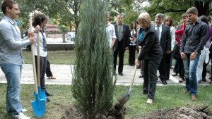 Цецка Цачева учи млади парламентаристи от Хасково на диалог и