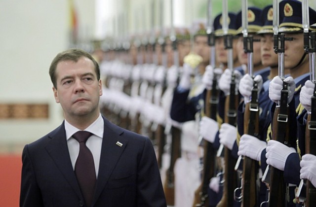 Китайци сравниха Медведев със Сталин