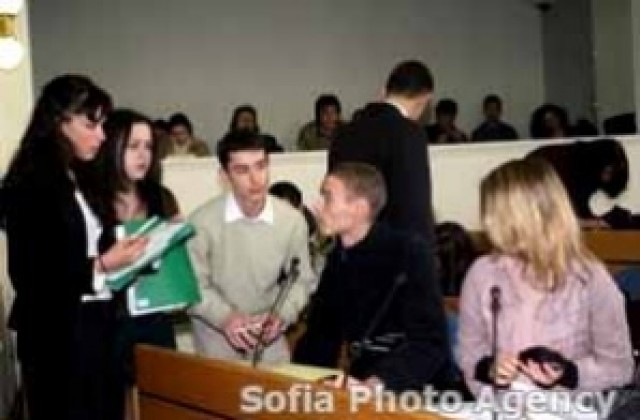 НАП: Първокурсниците да си платят здравните вноски